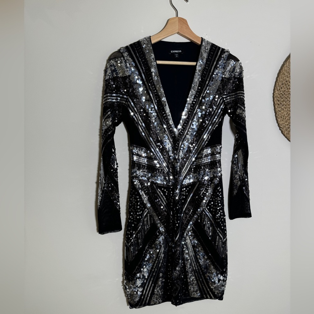 EXPRESS Patterned Silver Sequin Mesh
Longsleeve Mini Dress Small